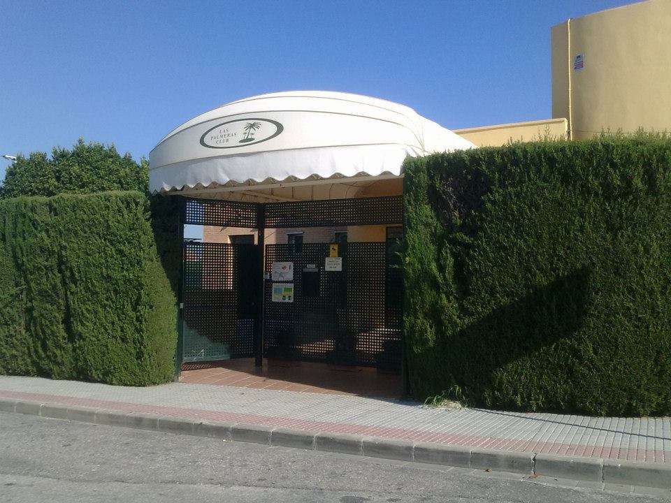 Contacta con Club Las Palmeras